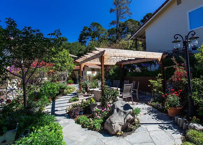 The Vendange Carmel Inn & Suites