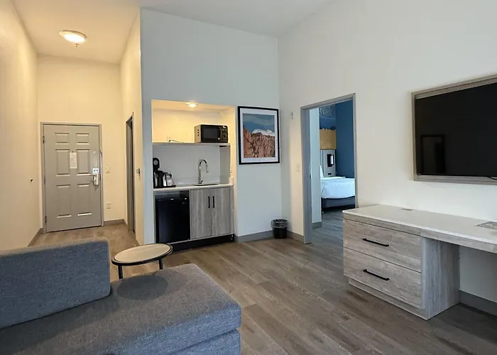 La Quinta Inn & Suites By Wyndham Albuquerque Midtown