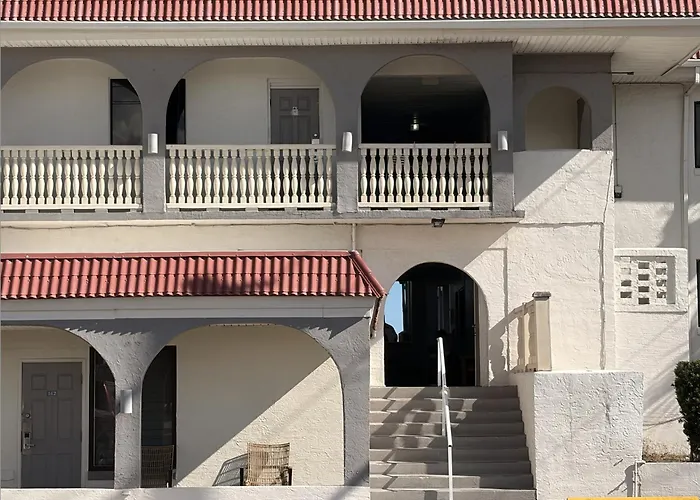 La Bella Inn - Pool Open