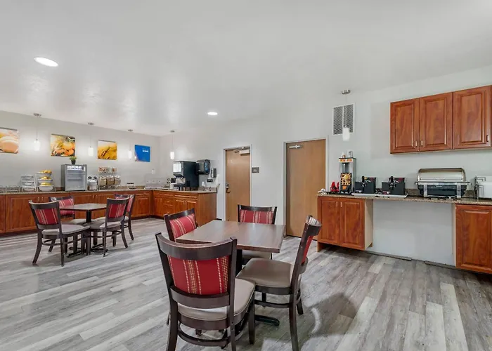 Comfort Suites Lake Geneva East