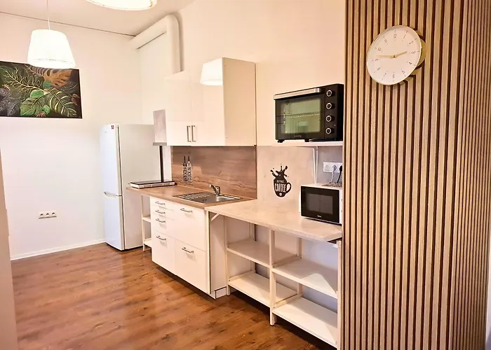 Dimael Hostel & Apartments