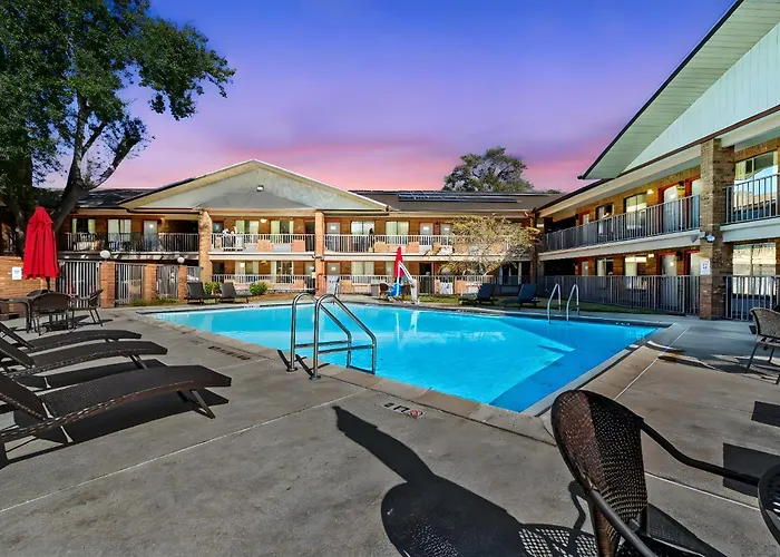 Ramada By Wyndham Temple Terrace/Tampa North Hotel