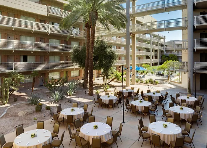 Doubletree Suites By Hilton Phoenix