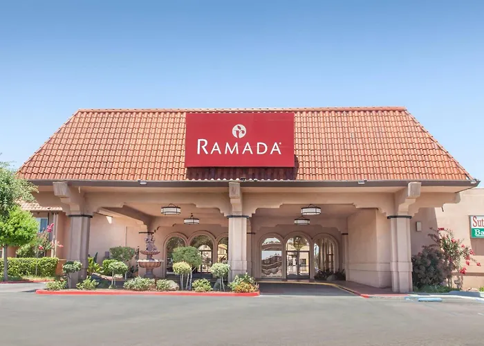 Ramada By Wyndham Fresno North Hotel