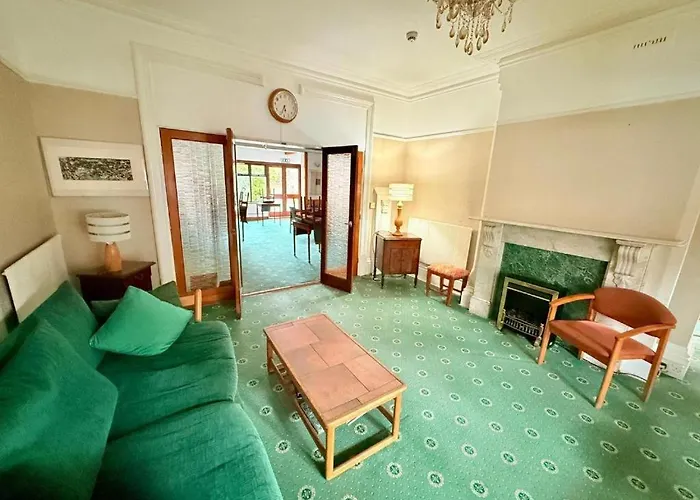 Hylands Hotel Double Room With Shared Bathroom & Free Parking