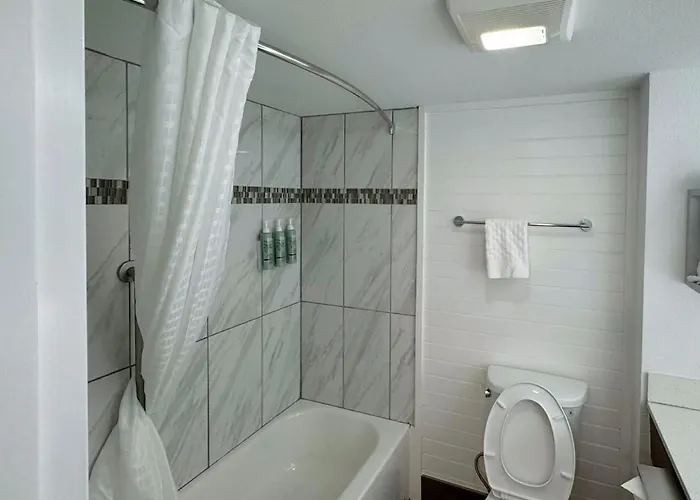 Howard Johnson By Wyndham Downtown Gatlinburg