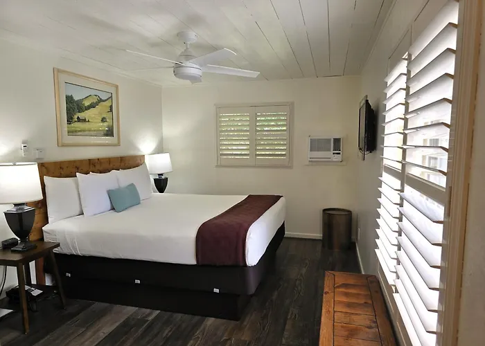 El Pueblo Inn