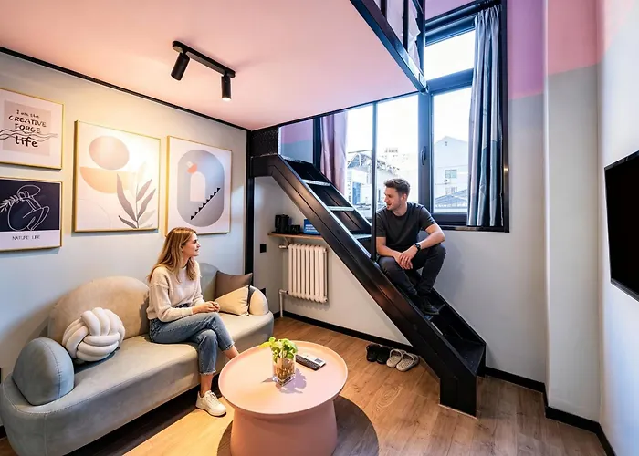 Beijing Seeyou Youth Hostel Adjacent To Yonghe Temple And Sanlitun, With Direct Access To The Airport