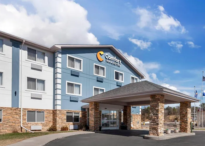Quality Inn & Suites Wisconsin Dells Downtown - Waterparks Area Newly Renovated 2026
