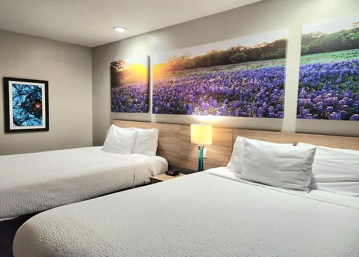 Days Inn & Suites By Wyndham Katy
