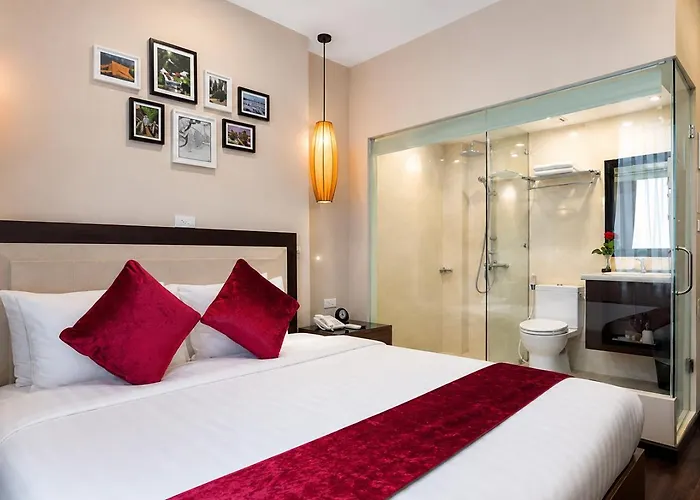 Golden Moon Suite Hotel & Travel