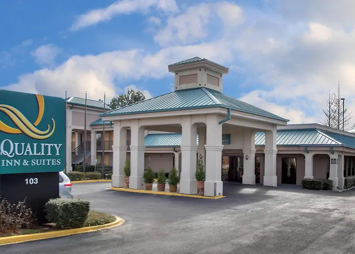 Quality Inn & Suites Clinton - Jackson West
