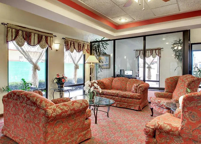 Quality Inn & Suites Clinton - Jackson West