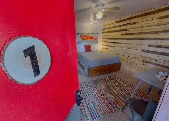 Mokee Motel Bluff