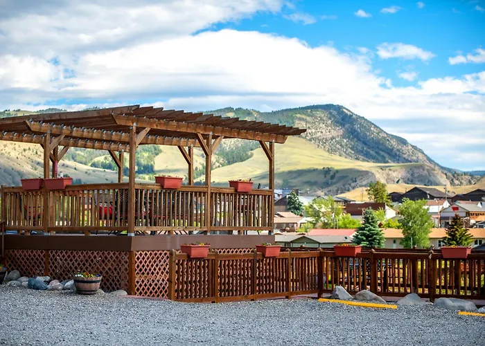Yellowstone Riverside Cottages Gardiner