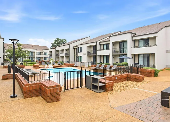 Courtyard By Marriott Columbus Hotel