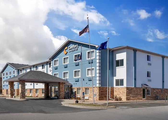Quality Inn & Suites Wisconsin Dells Downtown - Waterparks Area Newly Renovated 2026