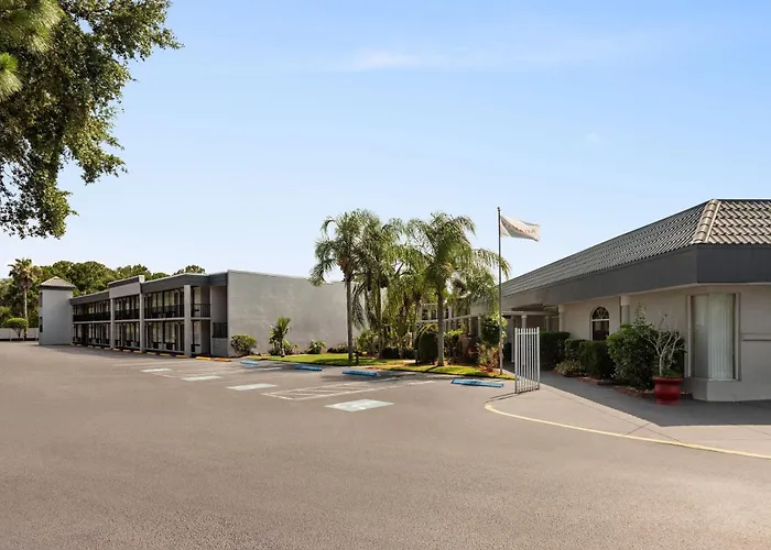Ramada By Wyndham Cocoa Hotel