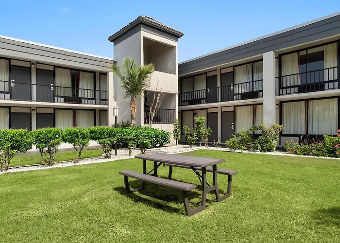 Ramada By Wyndham Cocoa Hotel