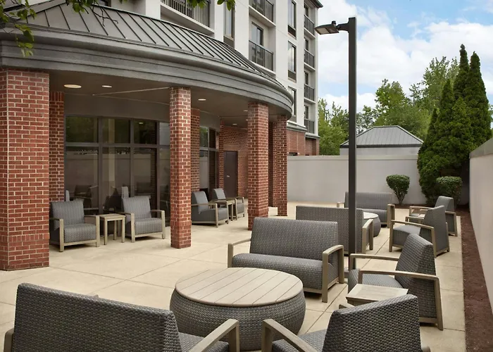 Courtyard By Marriott Bloomington