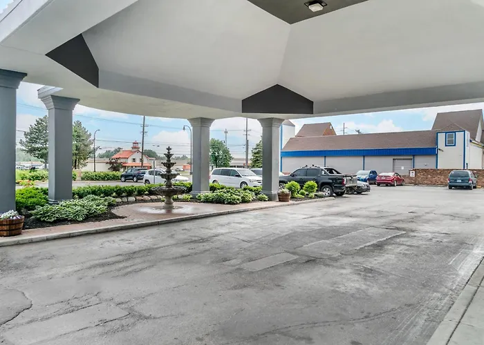 Quality Inn & Suites Banquet Center Livonia