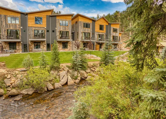 The Inn On Fall River & Fall River Cabins