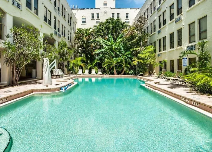 Hemingway Suites At Palm Beach Hotel Island