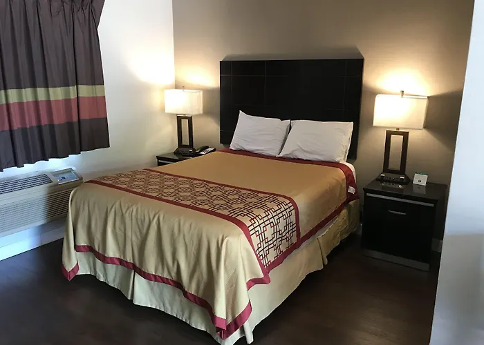 Manhattan Inn & Suites