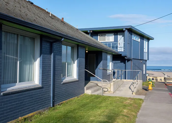The Ocean Front At Seaside Motel