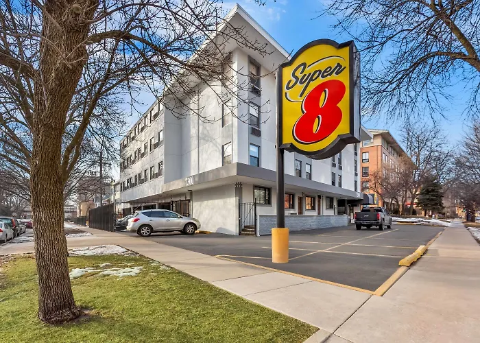 Super 8 By Wyndham Chicago Il Hotel