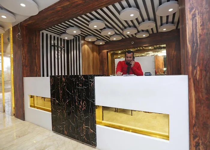 Super Hotel O Samrat