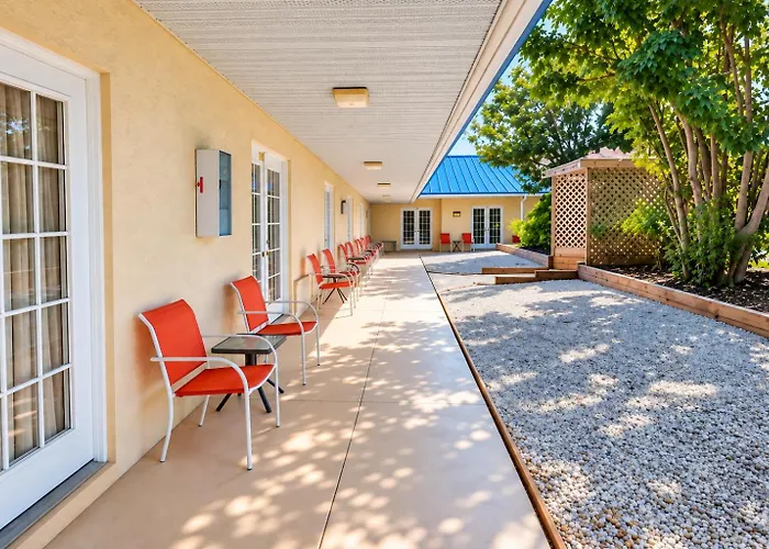 Island Sun Inn & Suites - Venice, Florida Historic Downtown & Beach Getaway