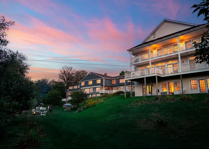 The Shire Woodstock Hotel