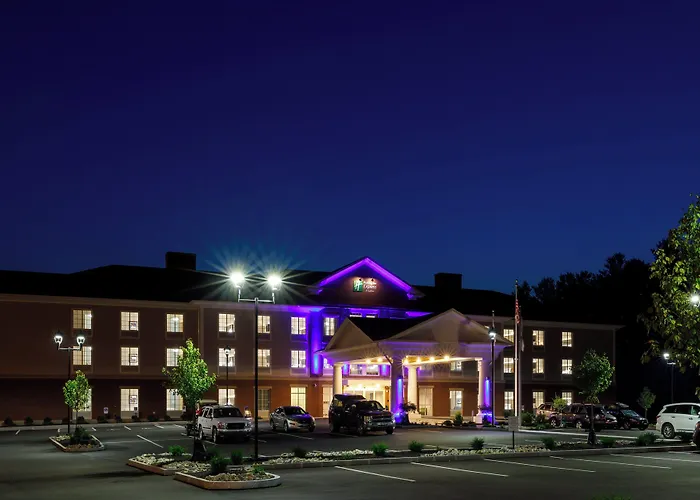 Holiday Inn Express & Suites - Sturbridge By Ihg