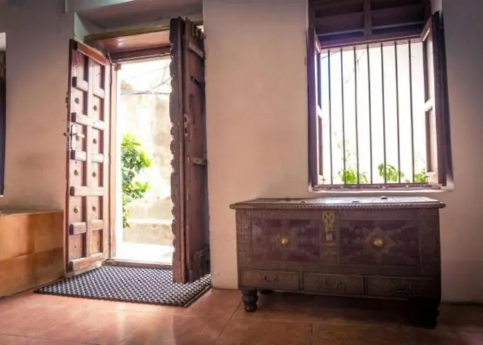 Karibu Inn