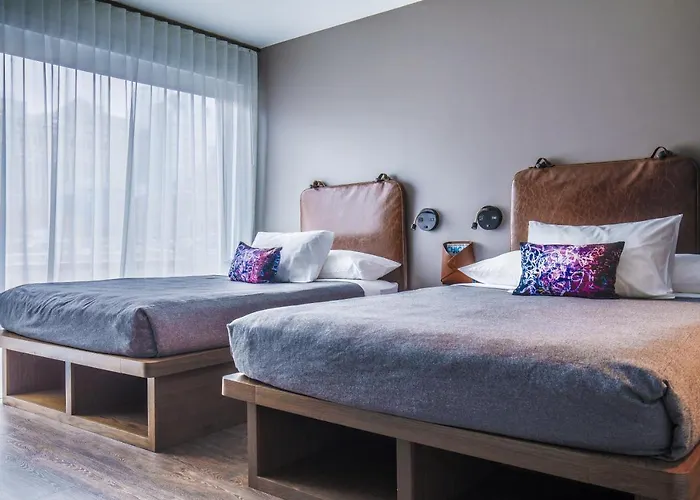 Moxy Chicago Downtown Hotel