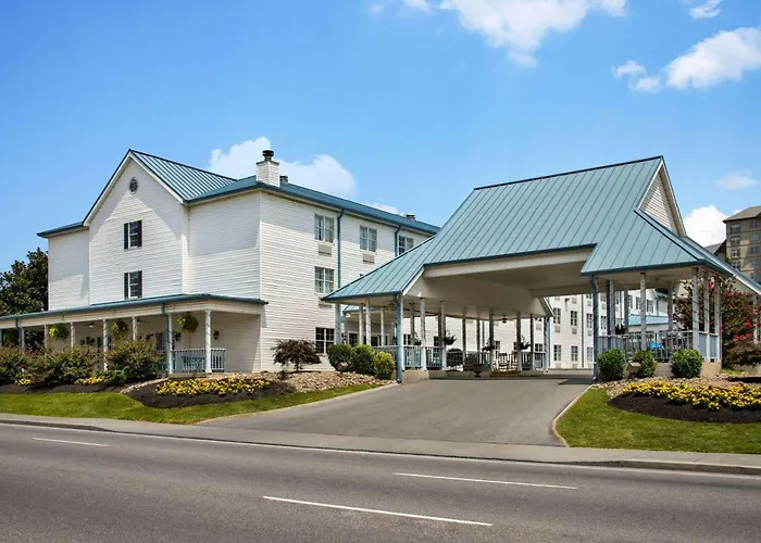 Ramada By Wyndham Pigeon Forge North Hotel